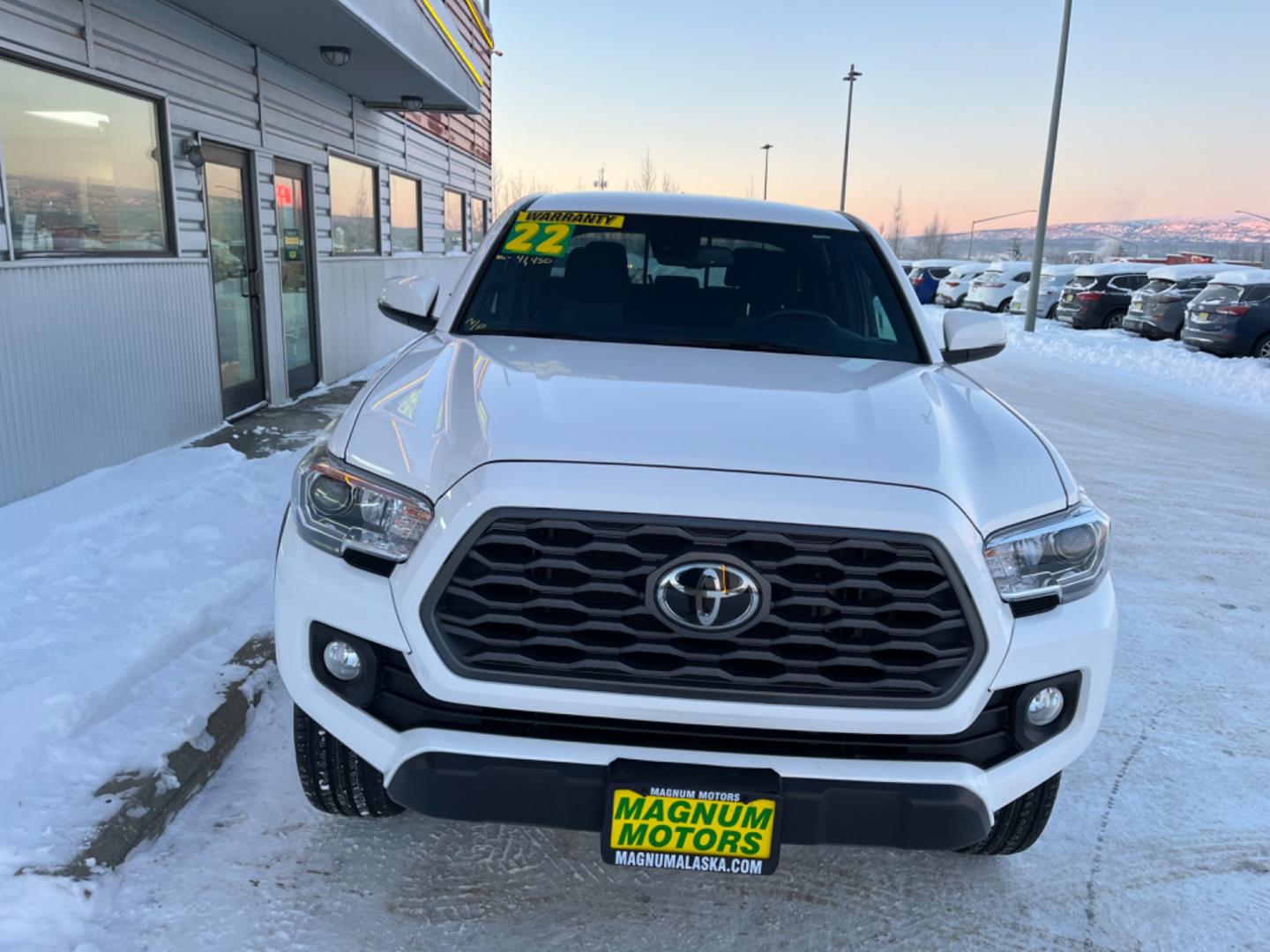 2022 WHITE /charcoal cloth TOYOTA TACOMA SR V6 (3TMCZ5AN2NM) with an 3.5L engine, Automatic transmission, located at 1960 Industrial Drive, Wasilla, 99654, (907) 274-2277, 61.573475, -149.400146 - Photo#4